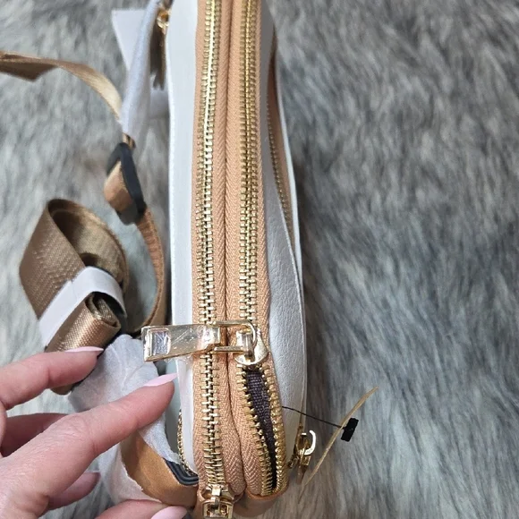 NWT White and Tan Women's Bag - Picture 4 of 11
